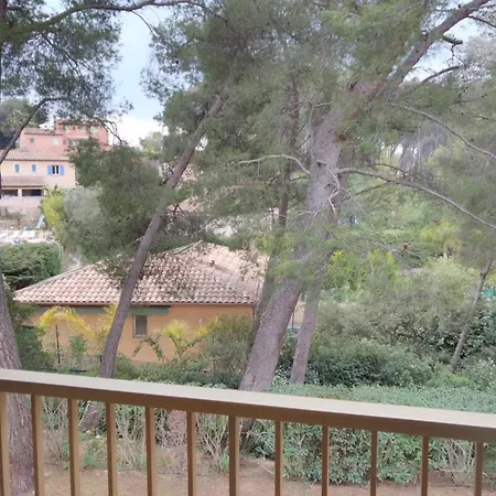 Avec Piscine A 600 M De La Le Vallon Du Roy Sanary-sur-Mer