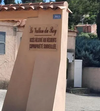 Avec Piscine A 600 M De La Le Vallon Du Roy Apartament *